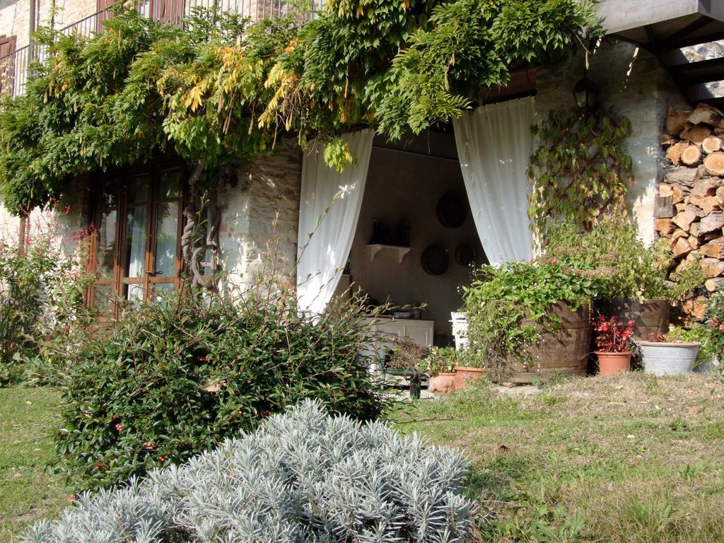 Bed and Breakfast Casa Branzele Trezzo Tinella Exterior foto
