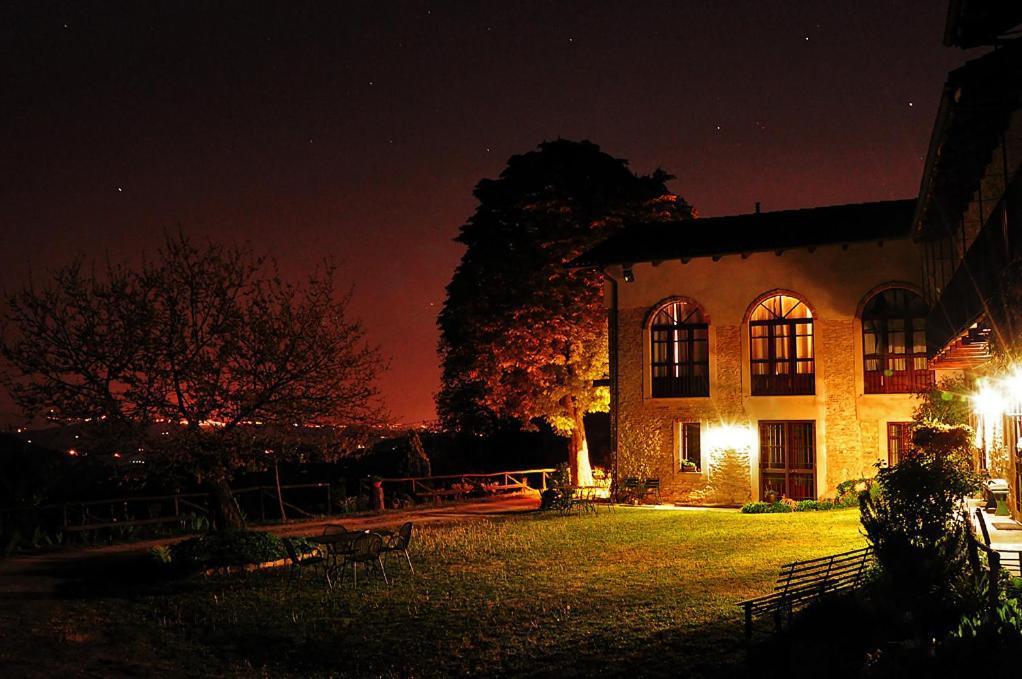 Bed and Breakfast Casa Branzele Trezzo Tinella Exterior foto