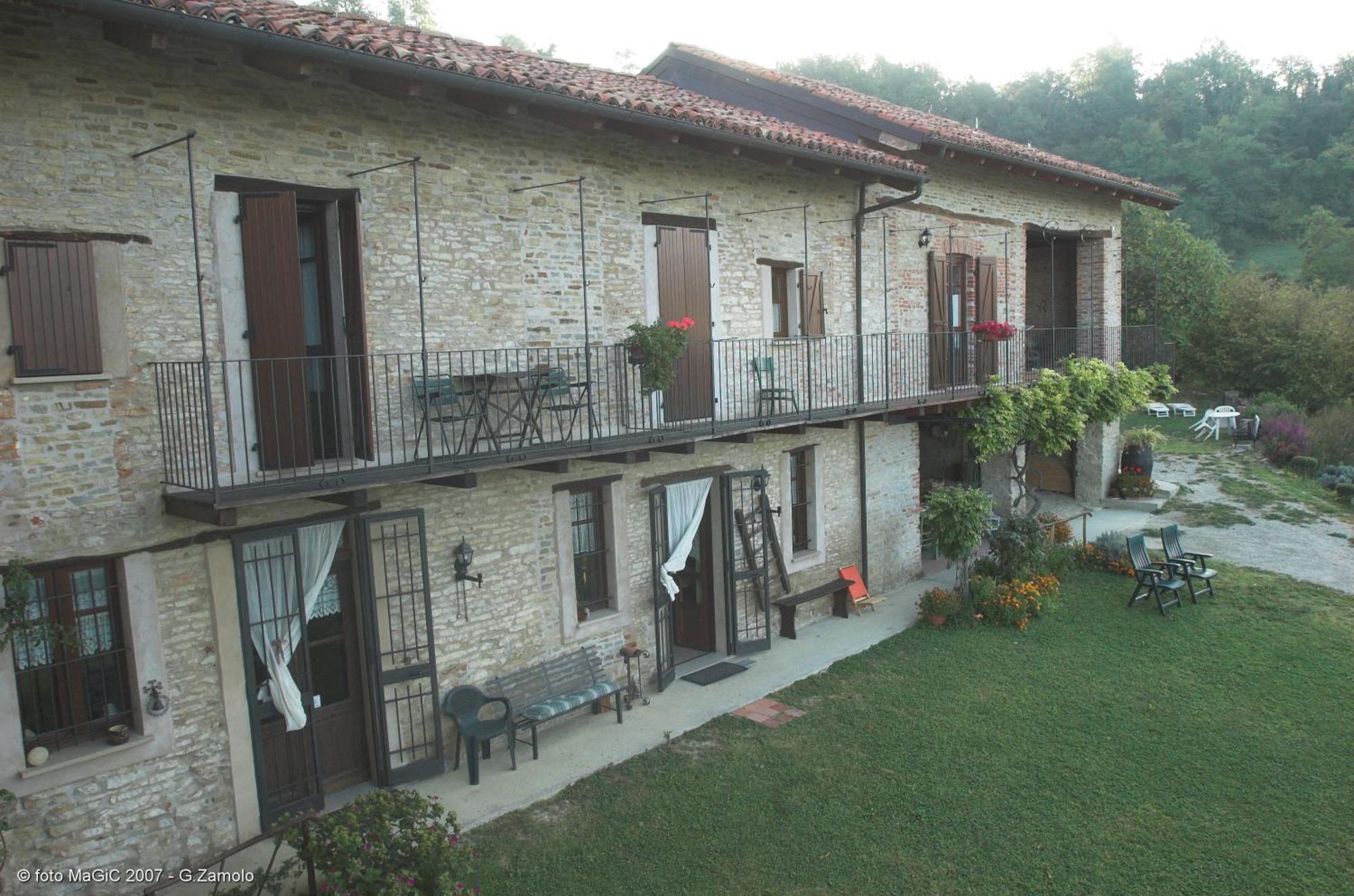 Bed and Breakfast Casa Branzele Trezzo Tinella Exterior foto
