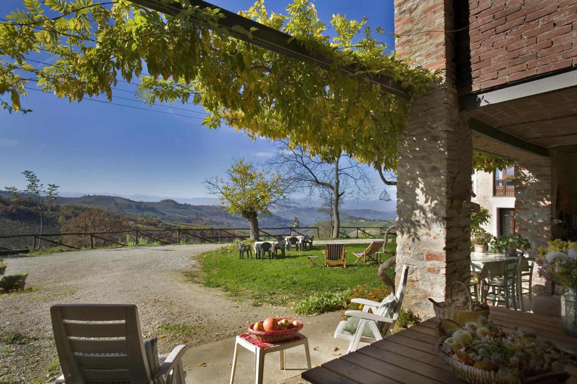 Bed and Breakfast Casa Branzele Trezzo Tinella Exterior foto