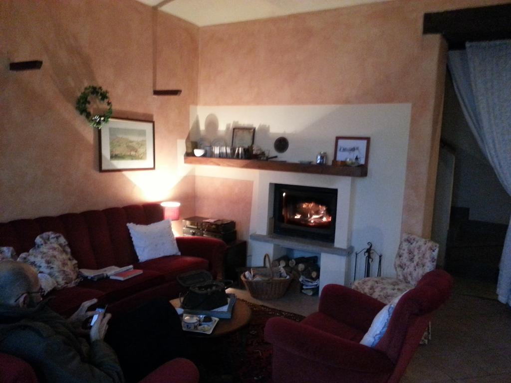 Bed and Breakfast Casa Branzele Trezzo Tinella Exterior foto